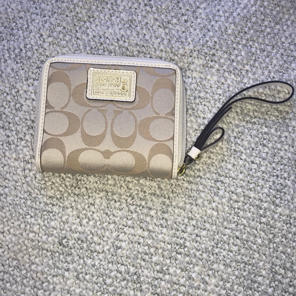 Small coach zip wallet
